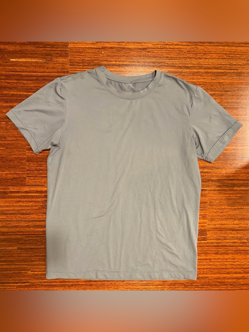 Men’s Alo Yoga Essential Tee Steel Gray Medium gym style athleisure